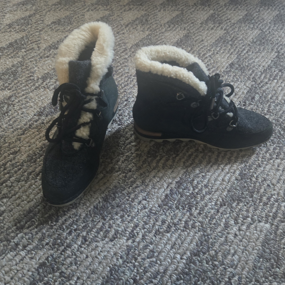 Sorel Black and Cream Shearling-Lined Boots